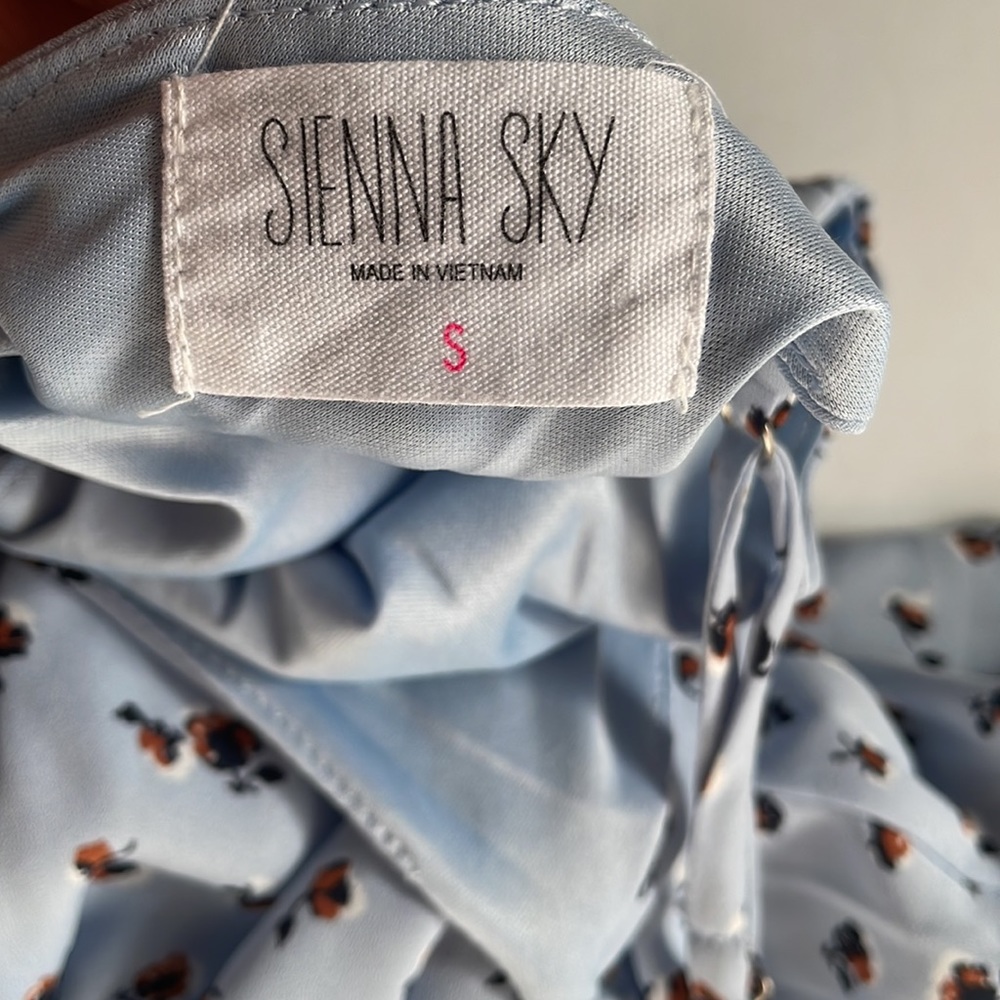 Sienna Sky faux button front floral fully lined spaghetti strap dress size small - Picture 5 of 6